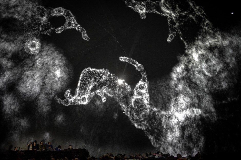 I will soon release the documentation of Nimbes, the AV piece I made during this residency.